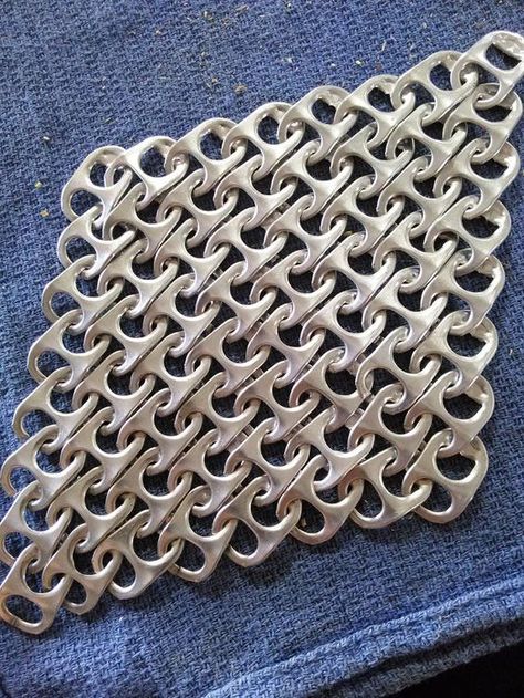 How to Create Chainmail from Pop Tabs: 8 Steps (with Pictures) Tab Jewelry, Pop Top Crafts, Lon Bia, Soda Tab Crafts, Pop Can Tabs, Tab Crafts, Can Tab Crafts, Soda Can Tabs, Pop Tab Crafts