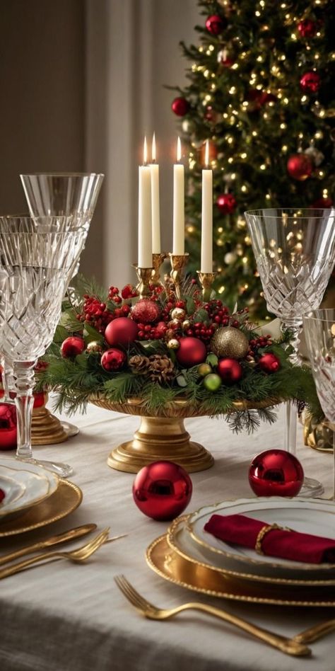 Round Table Christmas Tablescapes, Table Xmas Decorations, Christmas Round Table Settings Ideas, Round Table Christmas Setting, Christmas Centerpieces For Round Table, Christmas Tablescapes Round Table, Christmas Round Table Decor, Christmas Table Settings Round Tables, Christmas Table Decor Ideas Simple