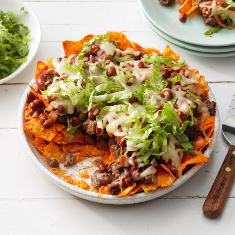 Healthy Friday Night Dinner, Nacho Pie, Friday Dinner Ideas, Dinner Ideas Easy Recipes, Cheesy Nachos, Friday Dinner, Dinner Ideas Easy, Friday Night Dinner, Frozen Pizza