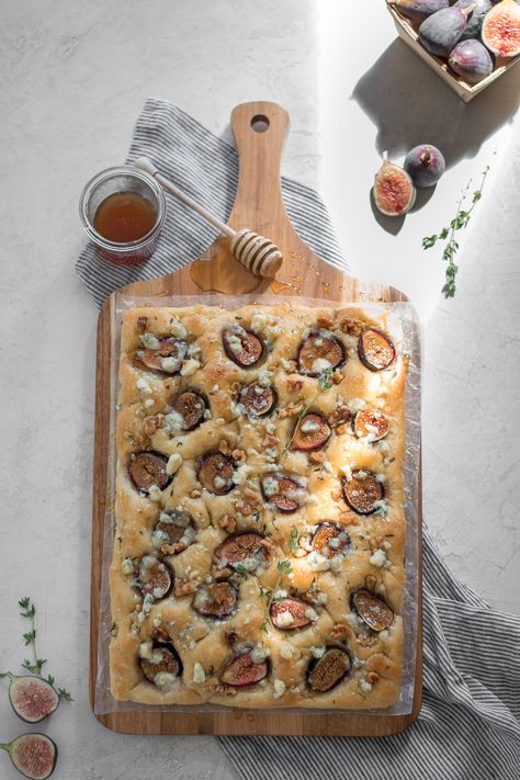 Fig Focaccia Bread, Rosemary Fig Foccacia, Focaccia Packaging, Foccacia Bread Toppings, Sweet Focaccia Bread, Fig Focaccia, Focaccia Flavors, Onion Foccacia, Foccacia Bread Art