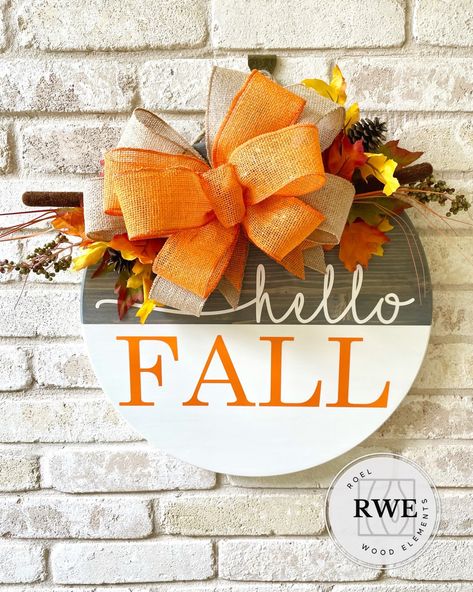 Fall in love with this wood round door hanger. It is the perfect simplicity of Fall your front door deserves!  Details: - Approximately 17.75 inches in diameter, 1 inch thick - Weathered Gray stain with painted design   - D hooks hold ribbon in back of sign for hanging on a door * All bows are made with wired ribbon for easy fluffing upon delivery.  Although we make every attempt to create an exact duplicate of the bow arrangement on the listing, appearance my vary depending on the ribbon designs and greenery in season at the time. Every piece is made to order. What's so great about handmade items, is that each piece is completely unique! Due to the nature of wood, including grain markings (knots and sap lines) your piece may vary from the sample pictures.  Every attempt will be made to ca Fall Round Door Hanger, Thanks Giving Door Hangers, Fall Welcome Sign Front Door, Thanksgiving Door Hangers, Fall Wooden Door Hangers, Cricut Tricks, Fall Door Sign, Fall Door Decor, Door Hanger Fall