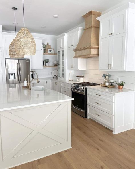 Admire the wood and white aesthetic in this farmhouse kitchen with a shiplap wall. Woven suspension lamps hang above the white countertop. Decorate the kitchen with small potted plants to add a pop of color to the space. Wooden Kitchen Flooring, Modern Colonial Kitchen, Wooden Kitchen Floor, Grey Wooden Floor, Kitchen Flooring Ideas, Black Kitchen Countertops, Shiplap Kitchen, Light Wooden Floor, Modern Minimalist Kitchen