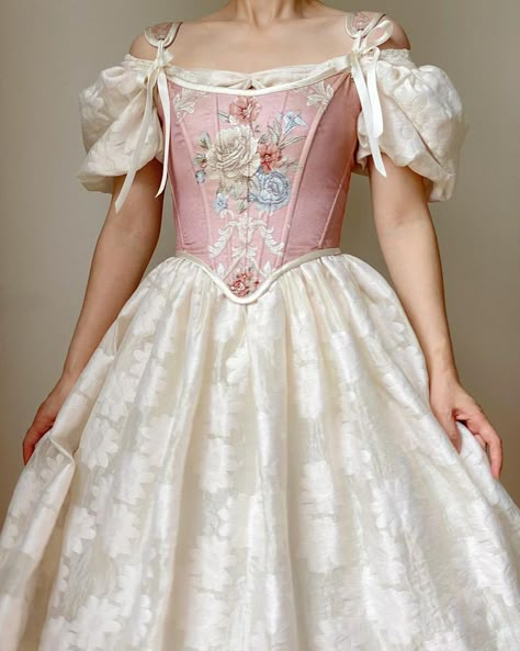 Princess Dress Everyday, Fairytale Fashion Casual, White Ren Faire Outfit, Vestido Aesthetic Vintage, Cottagecore Corset Dress, Dessert Inspired Outfit, Faeriecore Outfit, Princess Dress With Corset, Princess Clothes Aesthetic