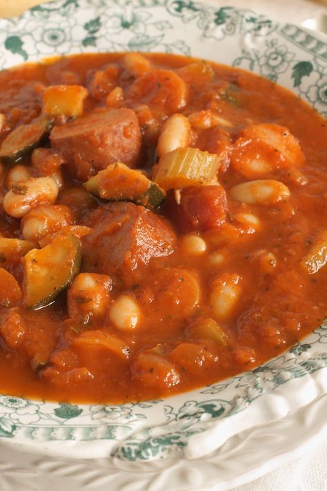 What's better than a bowl of mixed bean soup tasted at the end of a cold day? Here's an easy recipe you can make in under one hour Randall Bean Soup Recipe, 12 Bean Soup, Mixed Bean Recipes, Mixed Bean Soup, Sausage Casserole Slow Cooker, Slow Cooker Italian Sausage, Bean Soup Mix Recipe, Italian Sausage Casserole, Crockpot Italian Sausage