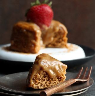 small slice of toffee cake and fork on plate Toffee Frosting, Microwave Cakes, Mug Cake Vegan, Vegan Mug Cake, Mug Cake Recipes, Gluten Free Mug Cake, Vegan Mug Cakes, Toffee Cake, Mug Cakes