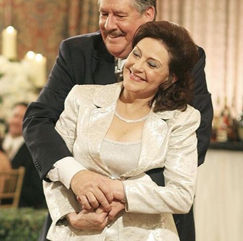 Edward Herrmann, Kelly Bishop, Gilmore Girls Episodes, Emily Richards, Richard Gilmore, Emily Gilmore, Gilmore Girls Fan, Team Logan, Wedding Renewal