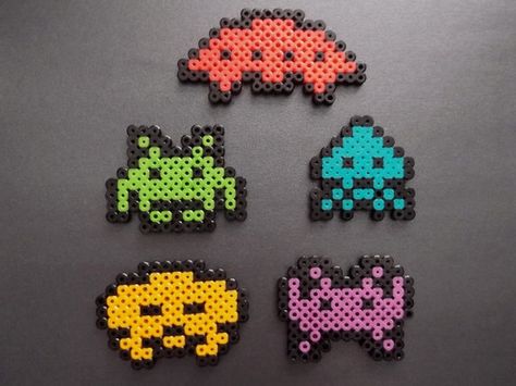 Space Invaders Atari Game iron beads Nerdy Perler Beads, Perler Creations, Nerd Crafts, Pixel Beads, 8bit Art, Hama Beads Design, Fusion Beads, Perler Crafts, Hama Bead