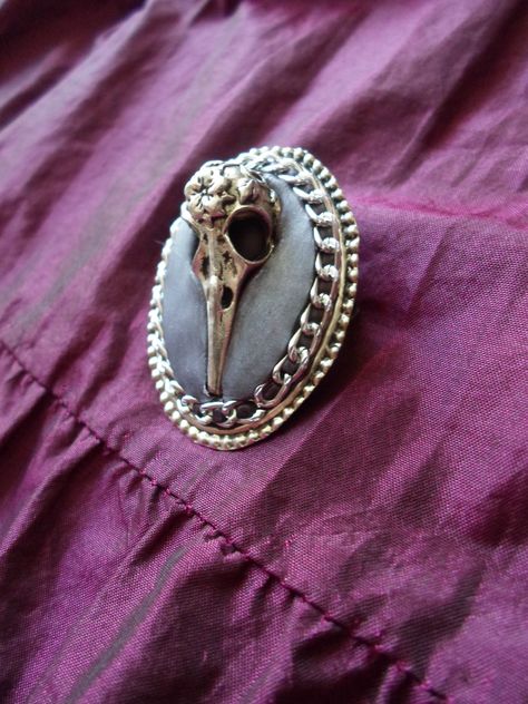 gothic brooch Gothic Brooch, Noble House, Waiting Rooms, Gothic Jewelry, Black Pearl, Room Inspo, Brooches, Polymer Clay, Gemstone Rings