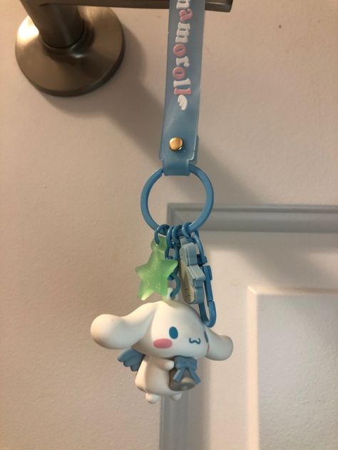 Sanrio Car Keychain, Sanrio Cinnamoroll Keychain, Cinamonroll Stuff, Sanrio Keychain Aesthetic, Cinnamon Roll Keychain, Cinamoroll Keychain, Sanrio Cinnamoroll Icon, Cinnamoroll Accessories, Blue Keychains