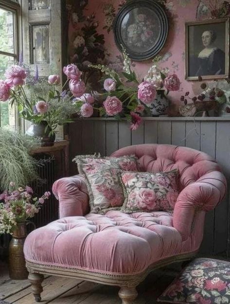 Shabby Chic Home Decor Ideas, Vintage Boho Furniture, Boho Shabby Chic Decor, Vintage Living Rooms, Decorating With Pink, Mint Green Room, Green Room Design, Old Money Interior Design, Vintage Chic Decor