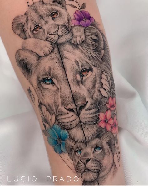 Lioness And Cub Tattoo, Mutterschaft Tattoos, Female Lion Tattoo, Disney Sleeve Tattoos, Cute Thigh Tattoos, Lioness Tattoo, Lion Tattoo Sleeves, Family Tattoo Designs, Belly Tattoos