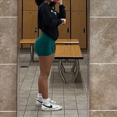 #gymoutfits #gym #blue shots #healthy #workout #gymgirl Green Gym Outfit, Green Gym Shorts, Shorts Workout Outfit, Shorts Gym Outfit, Green Gym, Women Workout, Gym Outfits, Workout Outfit, Gym Shorts