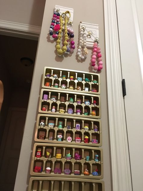 Need Shopkins or other small figurine storage? Just take ice cube trays (2 for $1 at Dollar Tree), spray paint for plastic and voila! Attach to the wall with screws (used here) or command strips! Super easy! By MLau Shopkins Storage, Toy Organization Ideas, Coloring Book Storage, Toy Room Organization, Baby Toy Storage, Bath Toy Organization, Toy Storage Solutions, Toys Storage, Lego Storage