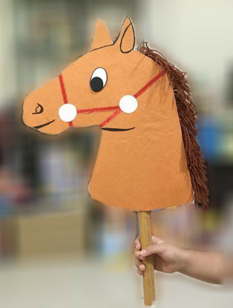 Stick Horse Diy, Horse Stick, Cowboy Crafts, Stick Horses, Western Theme Party, Horse Costumes, Horse Party, Farm Crafts, Western Parties