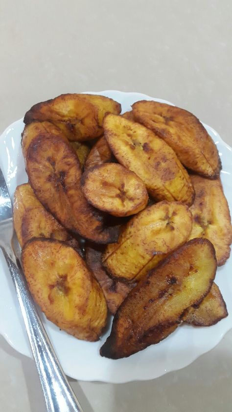 Fried Ripe Plantain Banana Frita, Ghanaian Food, African Recipes Nigerian Food, Banane Plantain, Ripe Plantain, Snapchat Ideas, Nigerian Food, Subtle Nails, Camping Food