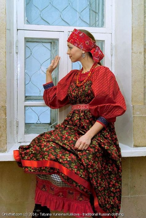 Traditional outfit of a Russian woman from Western Siberia. Modern work according to the fashion of the 19th century Russian Traditional Dress, Russian Traditional Clothing, Culture Dress, Russian Dress, Russian Clothing, Russian Culture, History Fashion, Folk Dresses, Ethnic Dress