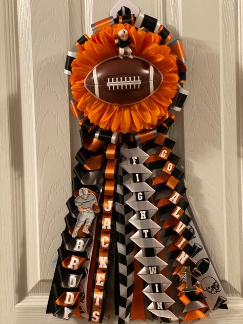 Diy Homecoming Garter, Homecoming Garters For Guys Football, Homecoming Garters For Guys, Garters Homecoming For Guys, Hoco Garter, Garter Mum, Football Garter, Mum Homecoming, Homecoming 2024