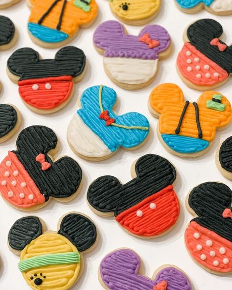 Mickey Mouse And Friends Cookies, Mickey And Friends Cookies, Mickey And Friends Birthday Party Ideas, Mickey Mouse Clubhouse Cupcakes, Mickey Mouse Clubhouse Cookies, Mickey And Friends Birthday Party, Mickey Mouse Party Food, Mickey Mouse Family, Mickey Mouse Clubhouse Cake