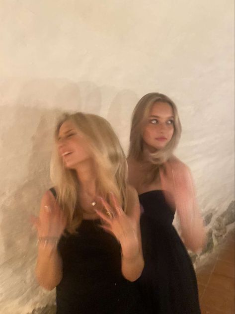 Blonde Duo Aesthetic, Two Blondes Friends Aesthetic, Blonde And Blonde Duo, Blonde Sisters Aesthetic, Blonde Best Friends Aesthetic, Two Blonde Best Friends, Two Blonde Girls, Blonde Best Friends, Blonde Sisters