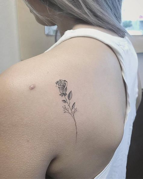 Fine line rose tattoo on the left shoulder blade. Single Rose Shoulder Tattoo, Tattoo Between Shoulder Blades, Blade Tattoo, Sunflower Tattoo Shoulder, Shoulder Blade Tattoo, Rose Shoulder Tattoo, Rose Tattoos For Women, Small Rose Tattoo, Romantic Questions