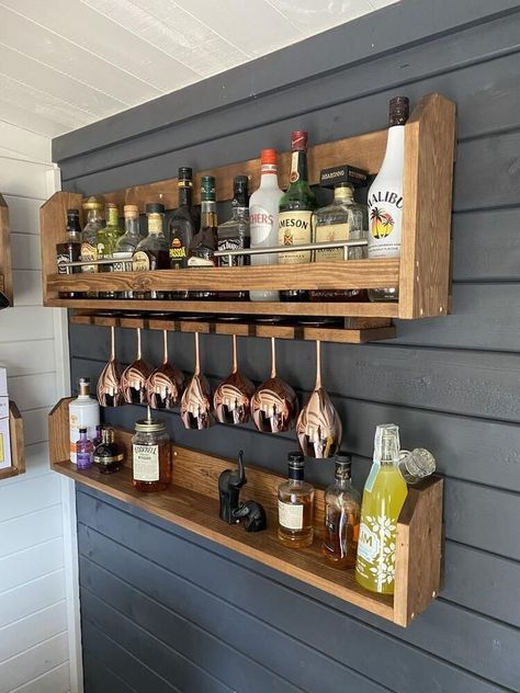 Bar Con Pallet, Wall Mounted Bar, Bar Shed, Home Bar Rooms, Home Cocktail Bar, Diy Home Bar, Indoor Bar, Bar Shelf, Gin Bar