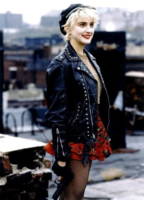 Madonna "Who's That Girl?". I love love her music... Madonna 80s Fashion, Madonna Outfits, 80s Punk Fashion, Stile Punk Rock, 80’s Punk, 80s Rock Fashion, Madonna Fashion, Look 80s, Madonna 80s