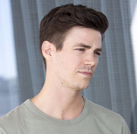 Grant Gustin at SDCC 2017 Grant Gustin Haircut, Grant Gustin Hair, Flash Barry Allen, The Flash Grant Gustin, The Flash Season, Justice League Unlimited, Florence Welch, Fastest Man, Barry Allen