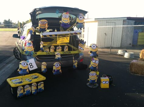 Minion trunk-o-treat! Minion Trunk Or Treat, Trunk Or Treat Themes, Trunk Or Treat Decorations, Cars Pfp, Minion Treats, Halloween Interior Decorations, Minion Decorations, Trunk Or Treat Ideas, Minion Halloween