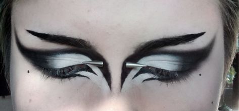 Metal Makeup Looks, Metal Makeup, Goth Eye Makeup, Trad Goth, Swag Makeup, Alternative Makeup, Smink Inspiration, Ethereal Makeup, Emo Makeup