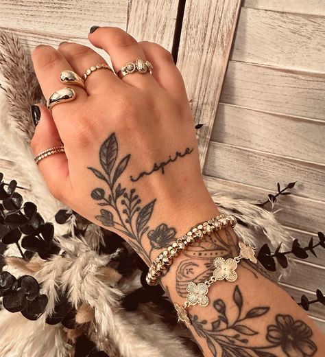 She Is Art Hand Tattoo, Hope Finger Tattoo, Art Hand Tattoo, Tattoos For Women Hand, Finger Tattoo For Women, Finger Tats, Finger Tattoo, Hand Tattoo, Tattoo Inspo