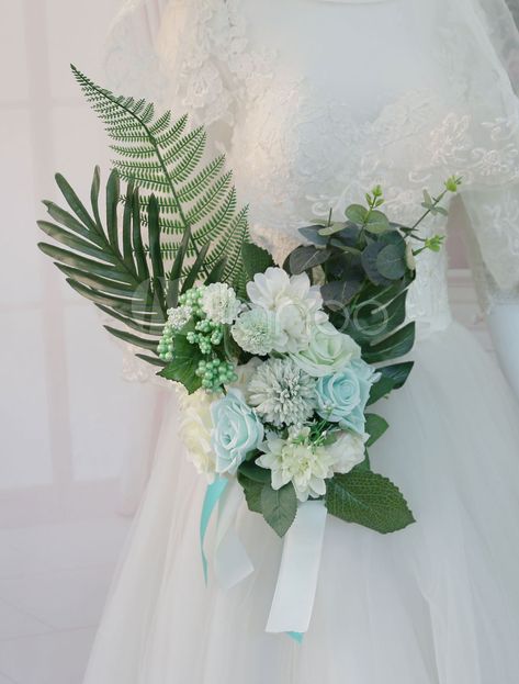 Teal Bouquet, Blue And White Roses, Blue Beach Wedding, Blue Wedding Bouquet, Beach Wedding Flowers, Light Blue Wedding, Green Beach, Blue Bouquet, Wedding 2024