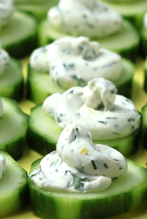 These herb and lemon cucumber bites with cream cheese are bursting with the vibrant flavors of fresh herbs and lemon, perfect for a nice brunch or afternoon tea. Brunch Appetizers, Cucumber Bites, Lemon Cucumber, Cucumber Recipes, Charcuterie Recipes, Recipes Appetizers And Snacks, Event Food, Easter Recipes, Nail Arts