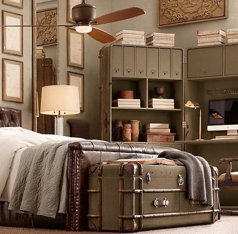 easily Home Office Masculine, Steampunk Bedroom, Vintage Bedroom Styles, Travel Room, Vintage Bedroom Furniture, Interior Vintage, Vintage Trunks, Modern Interior Decor, Vintage Bedroom