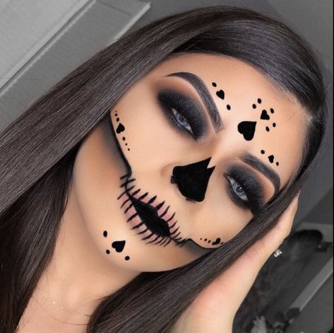 Halloween Makeup Ideas For Women, Maquillage Halloween Simple, Halloweenský Makeup, Holloween Makeup, Cute Halloween Makeup, Halloween Makeup Diy, Halloween Beauty, Halloween Makeup Ideas, Halloween Makeup Pretty