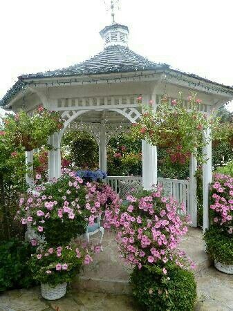 Cute little gazebo Cheap Gazebo, Gazebo Ideas, Backyard Gazebo, Gazebo Pergola, Garden Gazebo, Luxury Garden, Patio Gazebo, Romantic Garden, Gorgeous Gardens