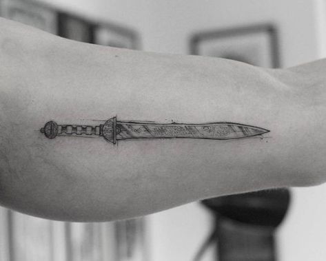 Traditional Thigh Piece, Skyrim Tattoo, Fearless Tattoo, Alessandro Squarzi, Roman Gladius, Roman Tattoo, Cool Pocket Knives, Knife Tattoo, Tattoo Board