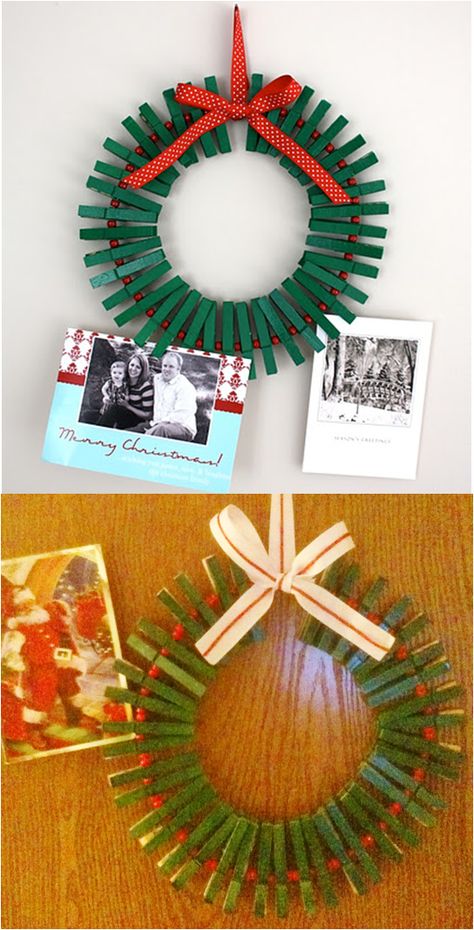 clothespin wreath Card Wreath, Diy Bucket, Christmas Card Display, Christmas Clothespins, Cheap Christmas Diy, Clothes Pin Wreath, Wreath Project, Holiday Craft, Christmas Things