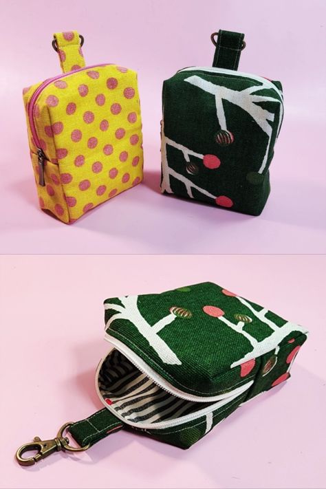 Sewing gift idea! 🌷🎉 How to make a square zipper pouch with a keychain Sew Small Zipper Pouch, Coin Purse Keychain Pattern, Diy Keychain Pouch, Keychain Pouch Pattern, Coin Pouch Keychain, Square Zipper Pouch Pattern, Sewing Keychain Ideas, Sew Small Pouch, Zipper Pouch Ideas