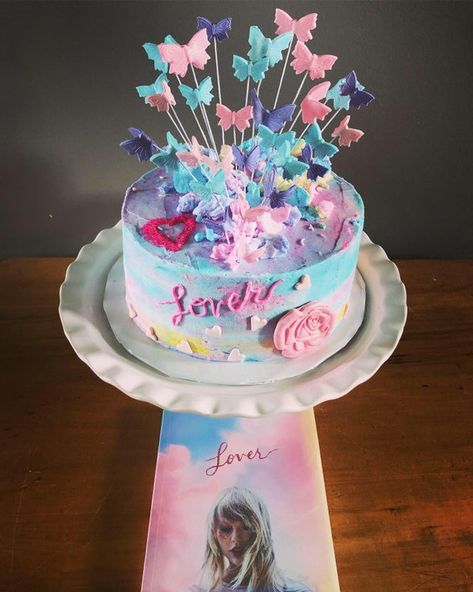 Taylor Swift Lover Cake Ideas, Taylor Swift Birthday Cake Lover, Taylor Swift Cake Ideas Birthday Lover, Taylor Swift Lover Birthday Cake, Lover Cake Taylor Swift, Taylor Swift Lover Cake, Taylor Swift Cakes Birthday, Taylor Swift Themed Cake, Taylor Swift Cake Ideas Birthday