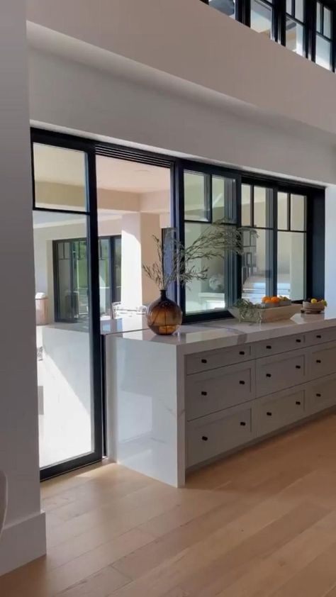 Bizlere instagramdan ulaşabilirsiniz @atolyeotuzdort en 2022 | Casas, Decoración de unas, Cocinas Interior Japanese Style, Japandi Kitchen Design, Kitchen Sliding Doors, Japanese Style Kitchen, Window Construction, Indoor Outdoor Kitchen, Sliding Door Design, Loft Decor, Loft Design