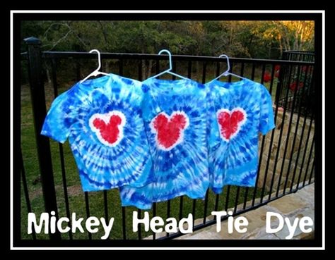 Mickey Head Tie Dye Shirts Tie Dye Supplies, Tie Dye Disney, Tie Dye Shirts Patterns, Ty Dye, Diy Tie Dye Shirts, Head Tie, Diy Tie, How To Tie Dye, Tie Dye Diy