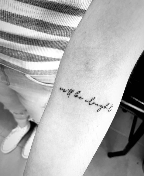 Tatuagem com a letra da musica de fine line de Harry styles It’s Fine Tattoo, Fine Line Lyric Tattoo, Harry Styles Tattoos Inspiration Fine Line, Matching Harry Styles Tattoos, Harry Styles Tattoos Ideas Lyrics, Harry Styles Lyrics Tattoo, One Direction Inspired Tattoos, Tatoos Harry Styles Inspired, Fine Line Harry Styles Tattoo