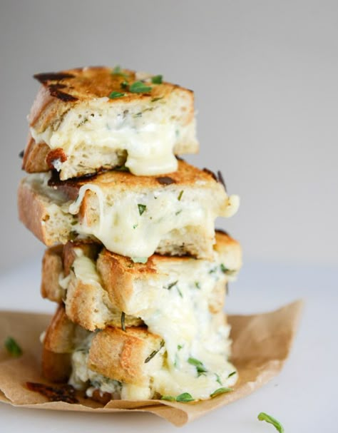 white pizza grilled cheese I howsweeteats.com Pizza Grilled Cheese, Best Grilled Cheese, White Pizza, Grilled Cheese Sandwiches, Grilled Cheese Recipes, Sandwiches And Wraps, Think Food, Grilled Cheese Sandwich, Burgers Sandwiches