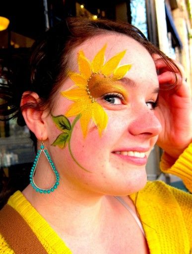 Sunflower face paint Country Face Paint, Fall Face Paint Ideas, Autumn Face Paint, Fall Face Paint, Fall Face Painting, Fall Face Painting Ideas, Facepainting Halloween, Paint Sunflower, Halloween Face Paint Designs