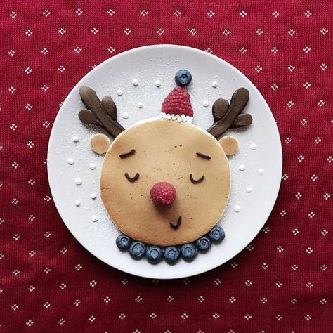 Christmas Pancakes For Kids, Reindeer Pancakes, Christmas Pancakes, Decorações Com Comidas, Food Art For Kids, Christmas Brunch, Xmas Food, Christmas Breakfast, Christmas Cooking