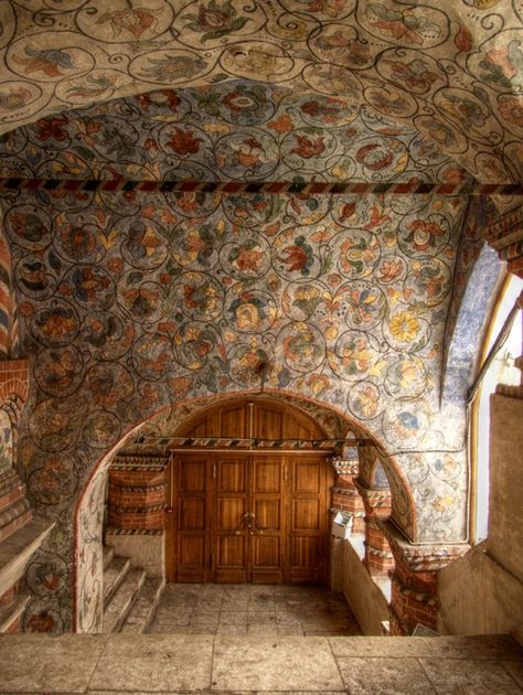 Hippy House, St Basils Cathedral, Haunting Beauty, Gothic Castle, St Basil's, Russian Architecture, Casa Country, Painted Walls, Manor Houses