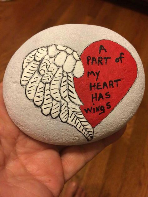 Rest In Peace Painting Ideas, Memorial Stone Quotes, Rock Painting In Memory Of, Painted Rocks For Memorial Garden, In Memory Of Rock Painting Ideas, Sympathy Painted Rocks, Rock Painting Memorial Ideas, Heart Painted Rocks Ideas, Greif Painting