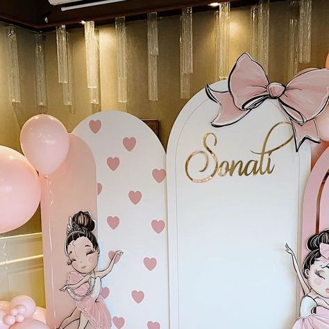 Ballerina Backdrop, Ballerina Birthday Party Decorations, Ballerina Party Theme, Kids Tables, Ballerina Baby Showers, Backdrops Kids, Ballet Party, Bow Party