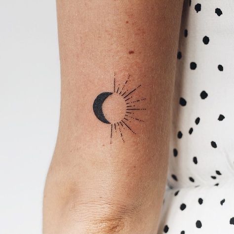 75 Suuuuuuuper Tiny Tattoos That Even Your Grandma Will Approve Of Astronomical Tattoo, Tattoo Diy, Sun And Moon Tattoo, Hamsa Tattoo, Shape Tattoo, Handpoke Tattoo, Moon Tattoo Designs, Cat Tattoos, Inspiration Tattoos