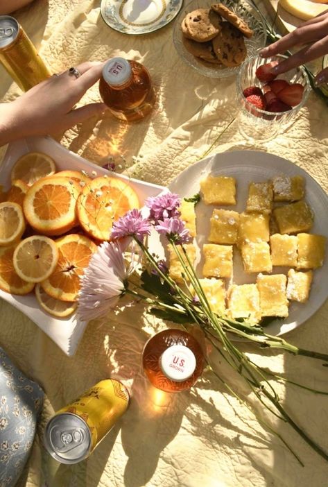 Cottage Core Picnic, Themed Picnic, Yellow Picnic, Lemon Bar Cookies, Picnic Food Ideas, Aesthetic Golden Hour, Golden Aesthetic, Bars Cookies, Hufflepuff Aesthetic